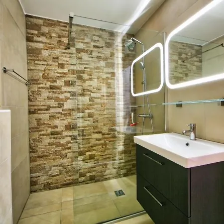 Sleeps 6 Wifi *